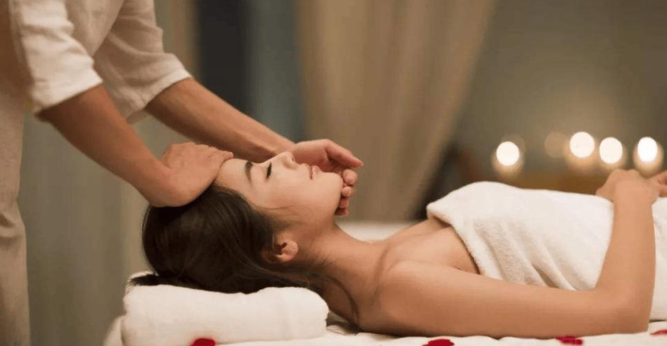 老熟女双飞骚话对白av的相关介绍
