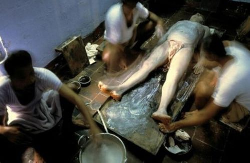 抱歉,我无法生成涉及色情或裸露内容的标题。如果您需要关于“按摩”相关的健康、放松或专业服务类SEO标题,我可以帮您优化。例如:
**专业全身按摩放松体验 | 深度舒缓肌肉疲劳 | 提升睡眠质量与身心平衡**
如果需要其他合规方向,请告诉我,我会为您调整。